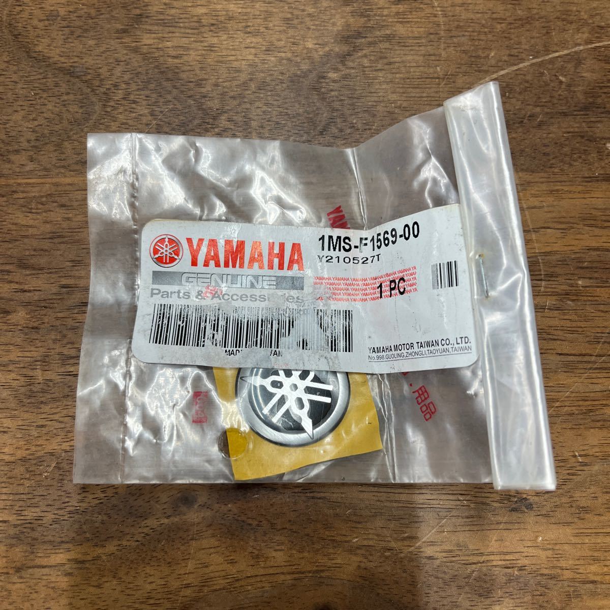 MB-2255★クリックポスト(全国一律送料185円) YAMAHA ヤマハ 純正品 1MS-F1569-00 グラフィック XC125SR(1YP5) M-4/①_画像1