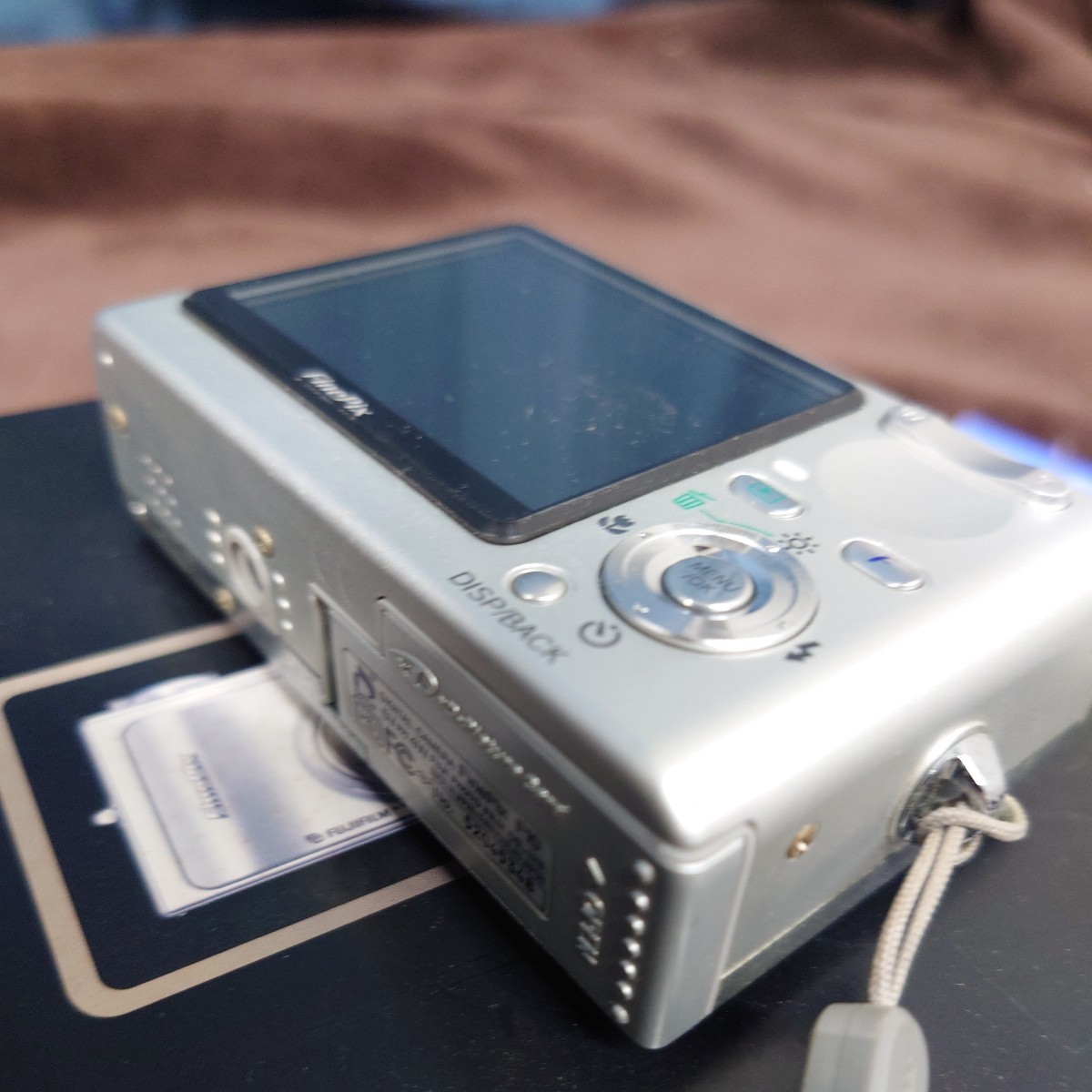 中古　FUJIFILM Finepix F10 コンパクトデジタルカメラ 富士フィルム シルバー デジカメ バッテリー付き 動作未確認 現状品　付属品多数_画像8