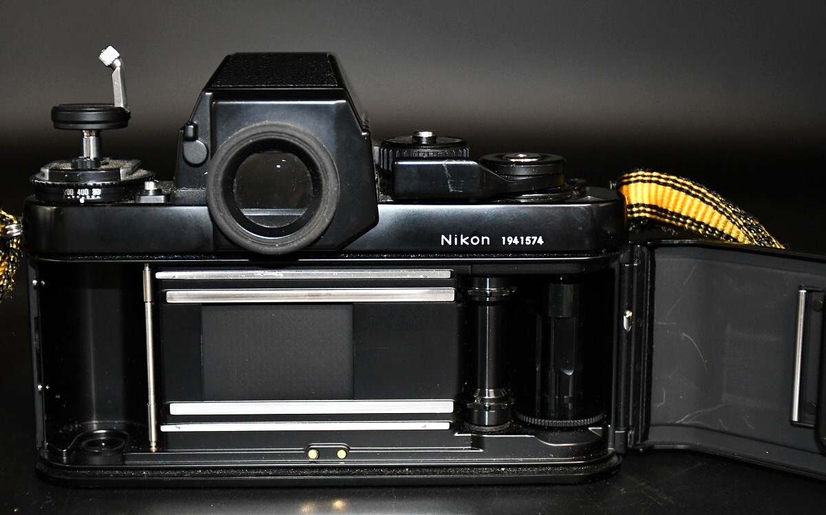 NY2-136【現状品】Nikon　F3　モータードライブ付き　ニコン　一眼レフカメラ　フィルムカメラ　カメラ　簡易動作確認済　中古品　保管品_画像6