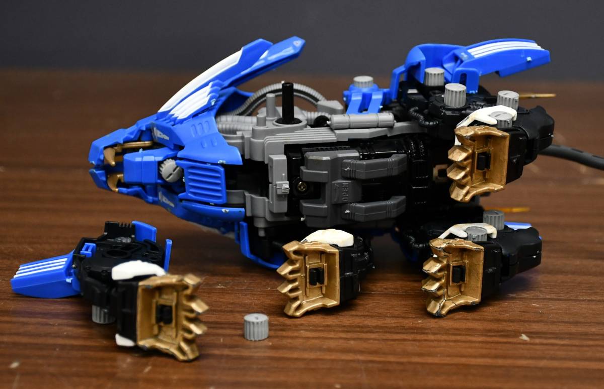 OY2-11【現状品】トミー TOMY 1/72 ZOIDS 旧ゾイド ブレードライガー RZ-028 ライオン型｜シャドーフォックス RZ-046（箱なし）｜組立済_画像4