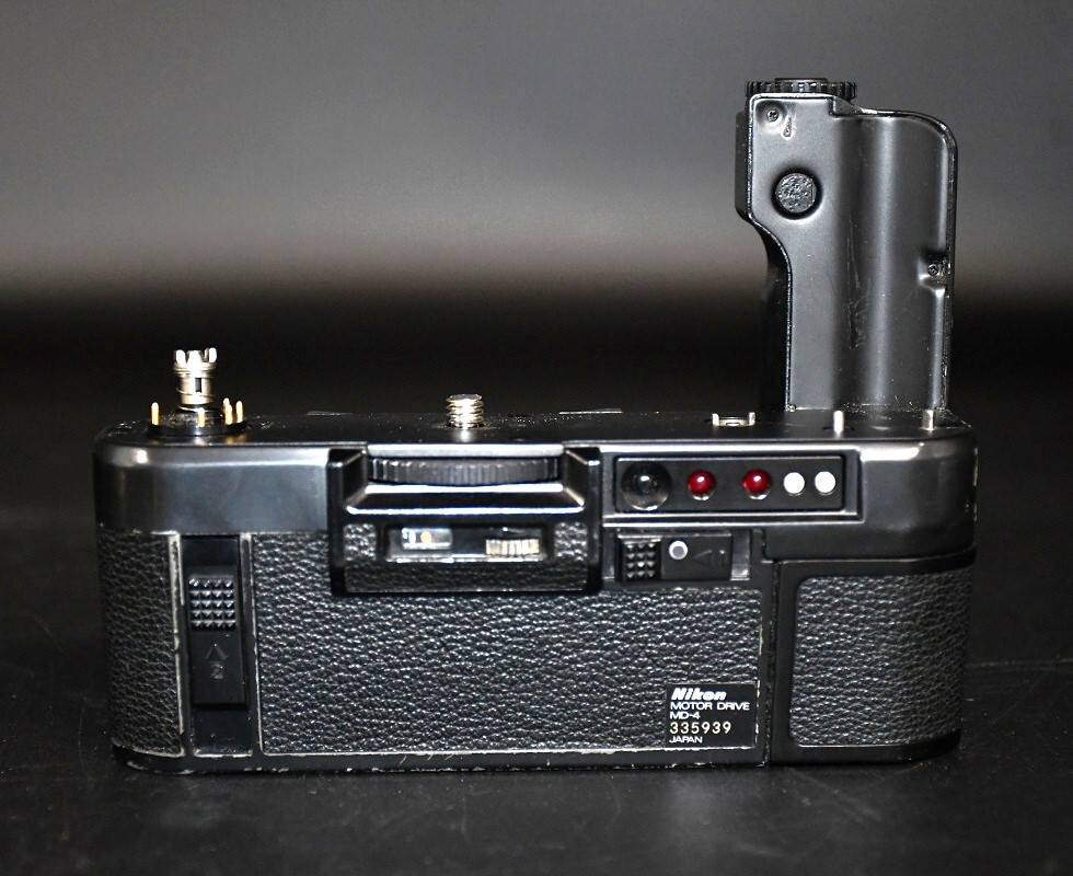 NY2-136【現状品】Nikon　F3　モータードライブ付き　ニコン　一眼レフカメラ　フィルムカメラ　カメラ　簡易動作確認済　中古品　保管品_画像10