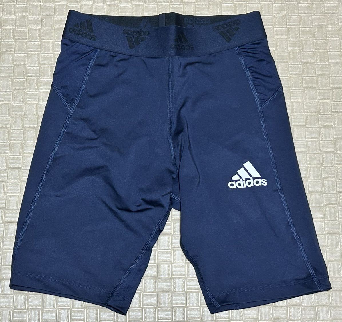 adidas・TECHFIT SHORT TIGHTS アディダス スポーツ タイツ テックフィット ショート タイツ・O サイズ・新品_画像1