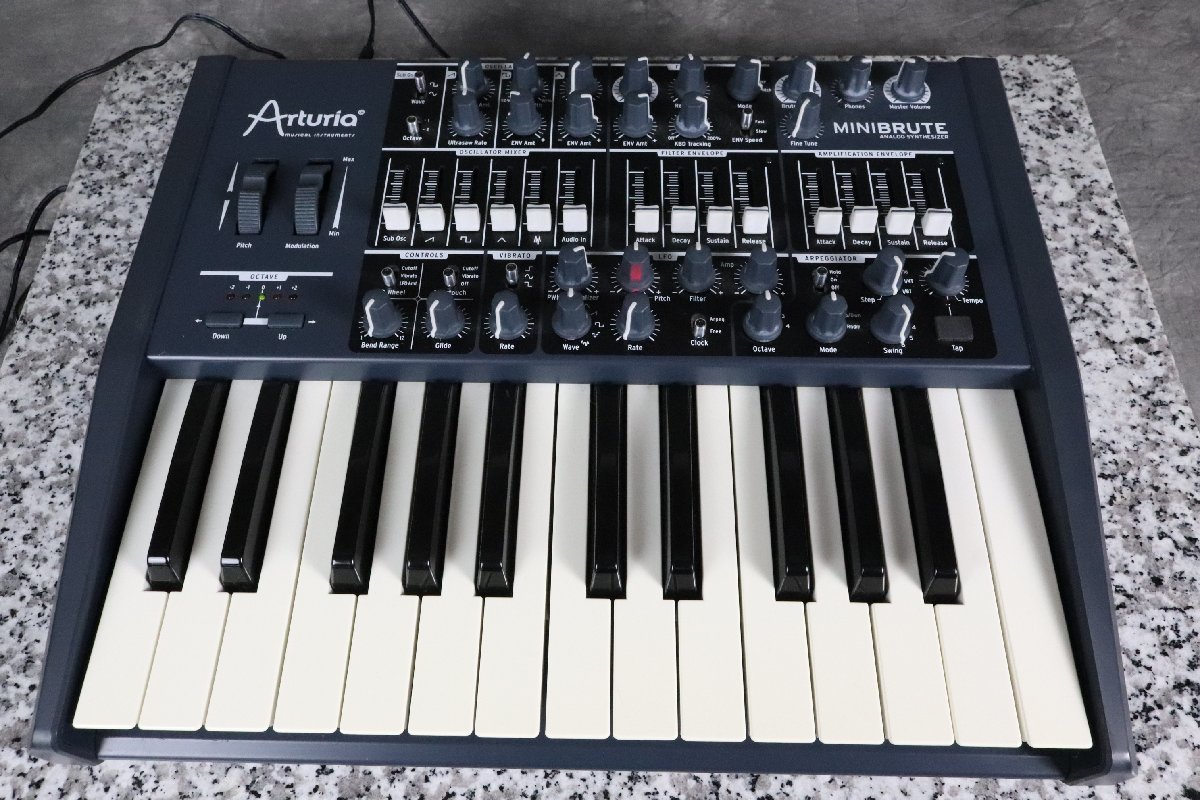 Arturia アートリア MINIBRUTE アナログシンセサイザー★F_画像1