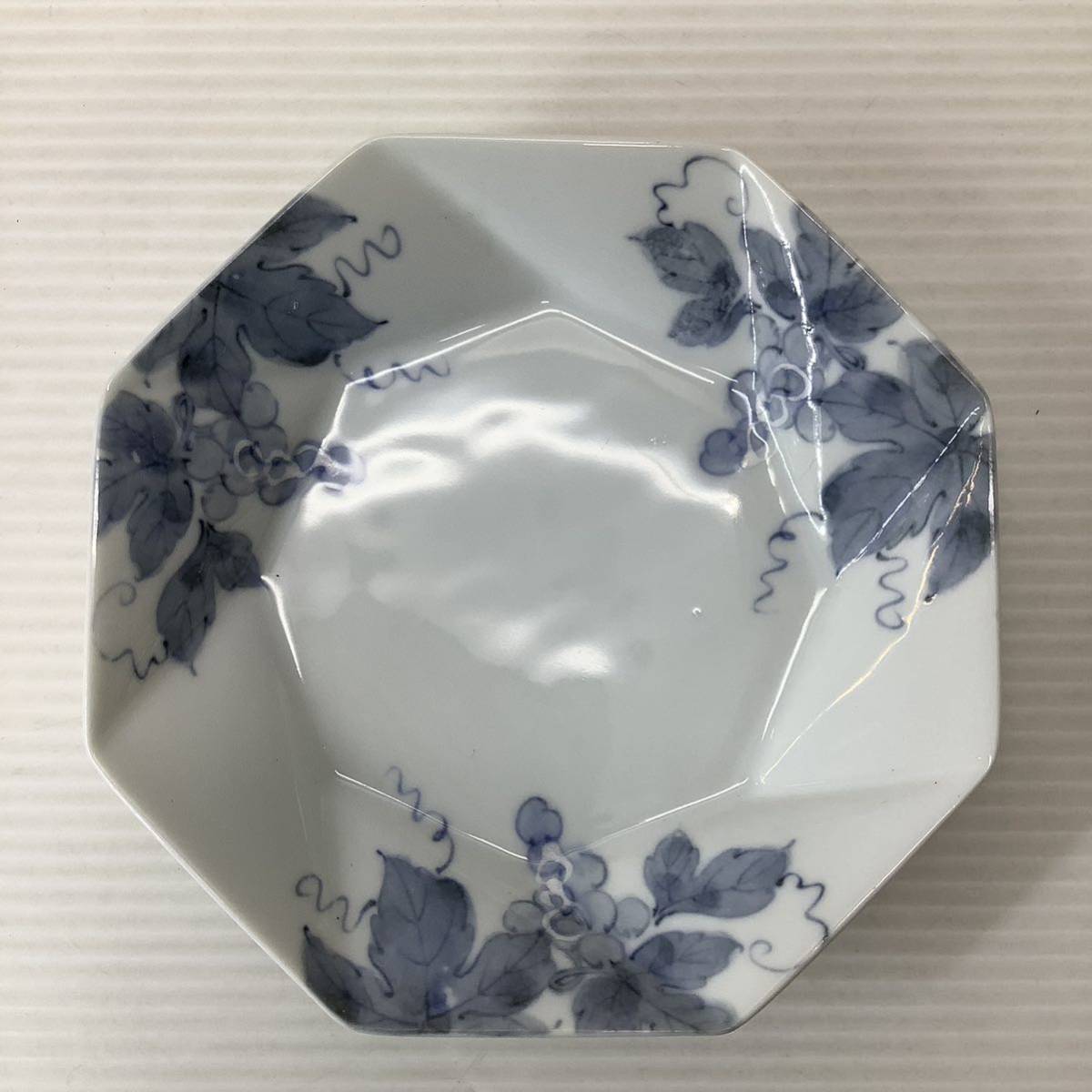 陶磁器 中皿 10枚組 セット 染付 絵付 葡萄 ぶとう 八角形 食器 深皿 取皿 未使用 現状品の画像2