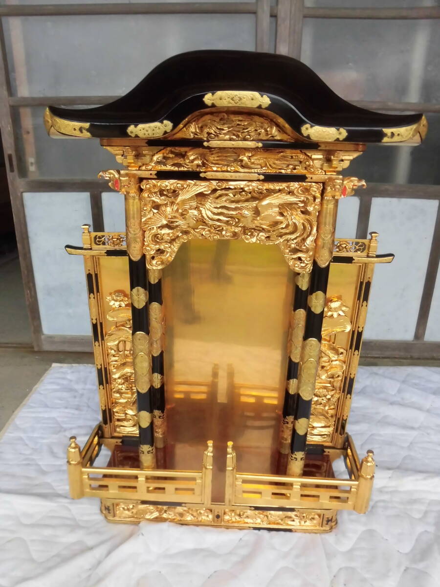 { beautiful goods * large }... sculpture carving black -. lacquer coating gold paint gold decoration metal fittings company dono Meiji two 10 7 year also box 24213