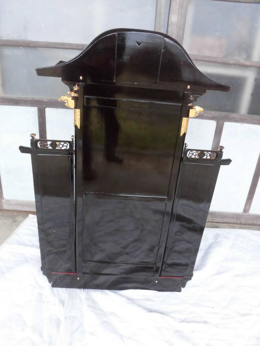 { beautiful goods * large }... sculpture carving black -. lacquer coating gold paint gold decoration metal fittings company dono Meiji two 10 7 year also box 24213