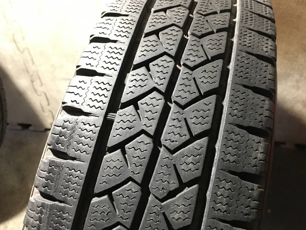 【200系ハイエース】195/80R15 107/105L LTブリヂストンスタッドレスタイヤ 15×6J+35 PCD139.7 6H アルミホイール ４本_画像5