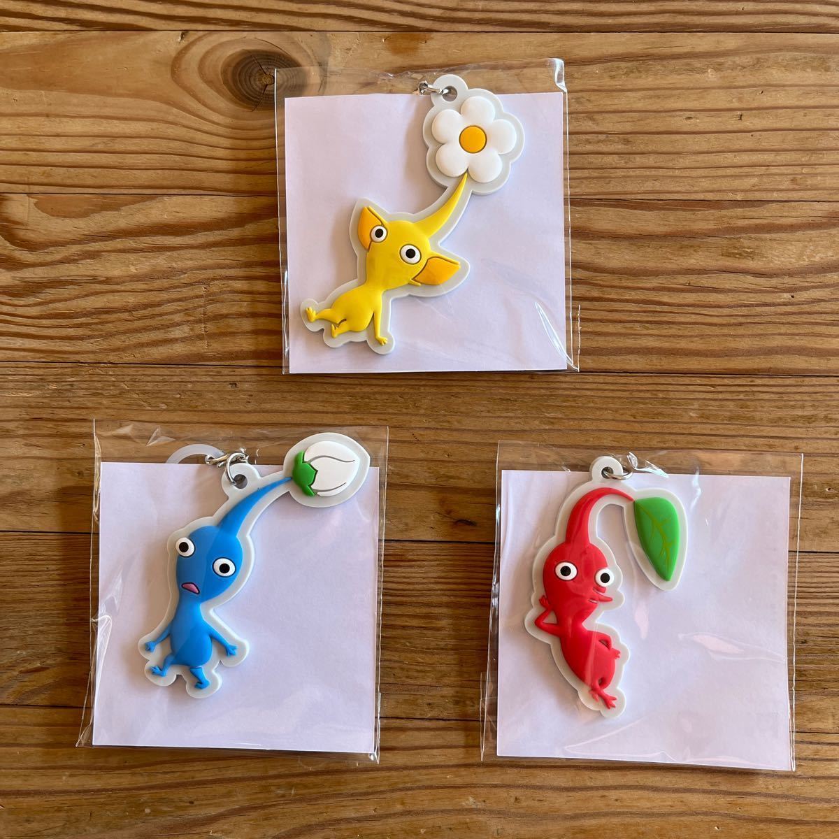 新品マイニンテンドーストア『ピクミン4 Pikmin4／どこでもチャーム 3種セット(赤ピクミン・青ピクミン・黄ピクミン)』_画像1