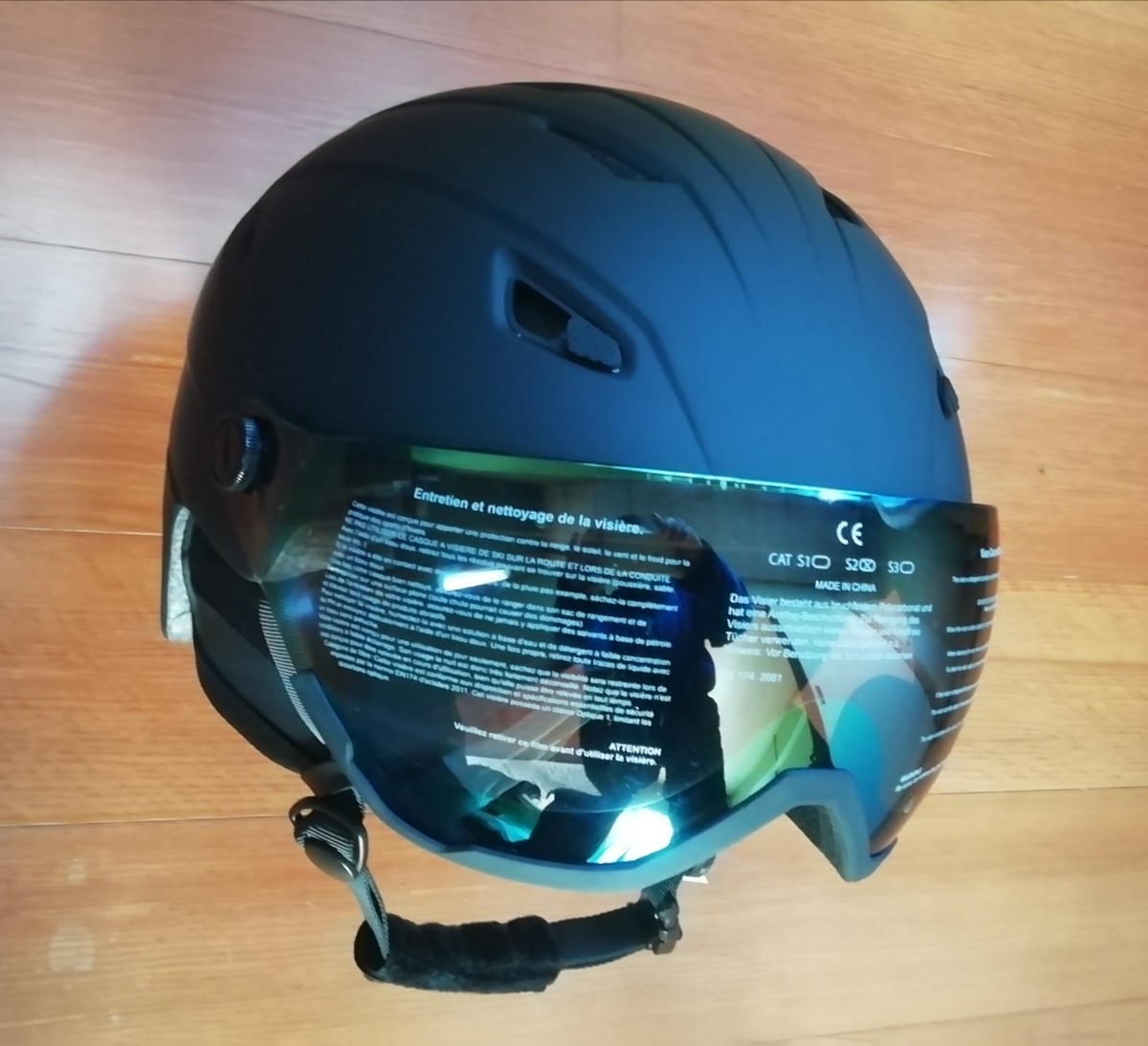 新品未使用 バイザー ヘルメット サイズ L（58cm～61cm）カラー マットブラック スノーボードヘルメット スキーヘルメット ゴーグル_画像3