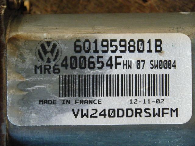 VW ポロ GH-9NBBY 右フロントレギュレーターモーター 　管理番号Z8953_画像5