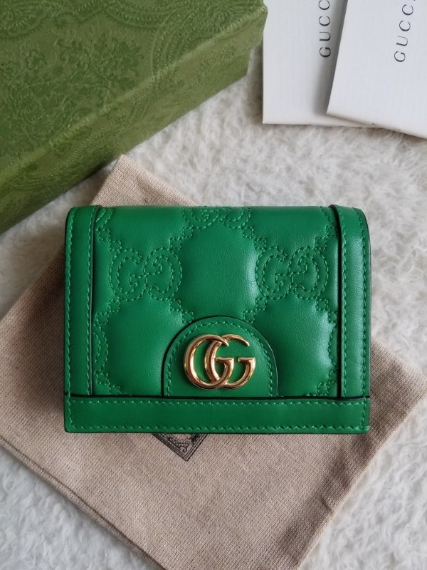 新品 GUCCI グッチ GGマトラッセ キルティングレザー ウォレット 2つ折り財布 グリーン 723786 UM8IG 3219 国内完売 入手困難