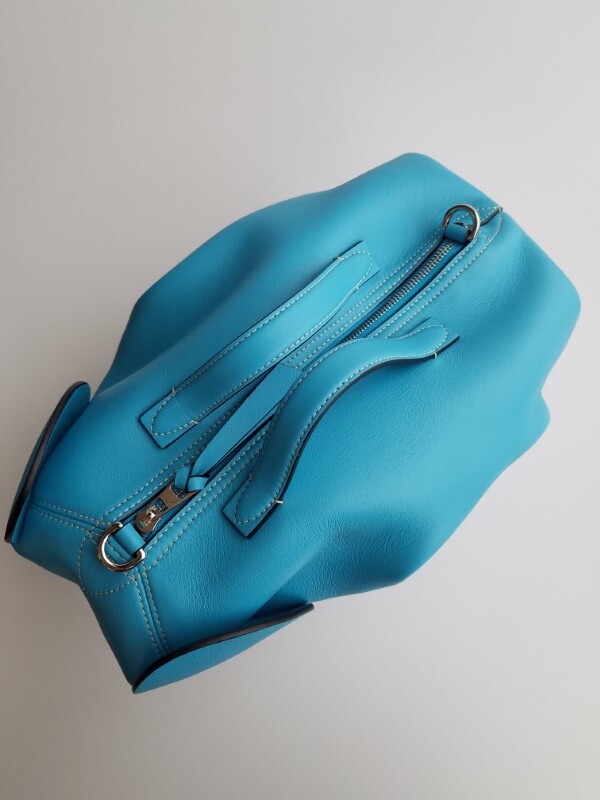 新品 LOEWE ロエベ エレファント ショルダーバッグ ラージ 新品 LOEWE ロエベ エレファント ショルダーバッグ ラージ
