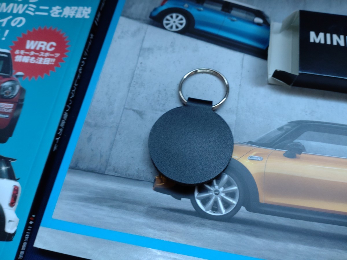 BMW　MINI　未使用キーホルダー　　　　　　　　　　MINI　International（Disc付）　　　　　　　　　　　他雑誌・カタログ_画像4