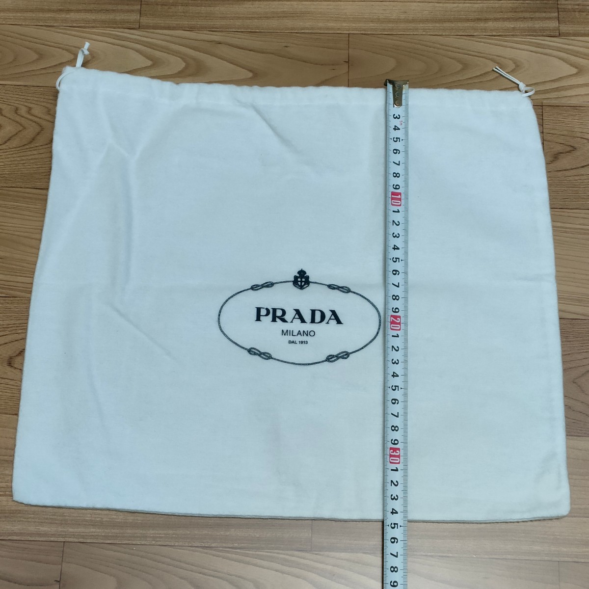 ④プラダ PRADA◆小～中くらいサイズ 約40×34cm 白色 保存袋 ブランド袋◆長期保管美品 巾着袋 布製 布袋 ホワイト_画像4