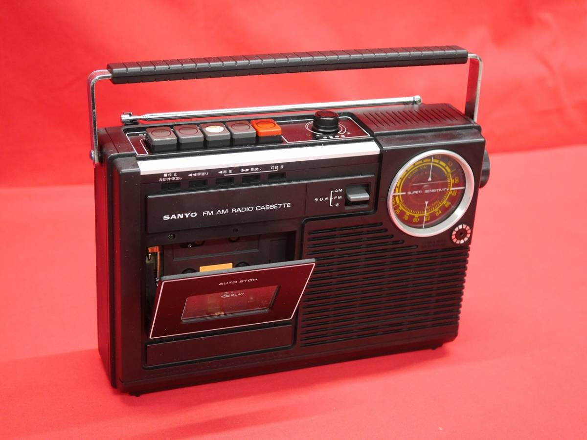 ! Showa Retro SANYO MR 2002 FM/AM2 band antique radio cassette recorder [ operation goods ]!