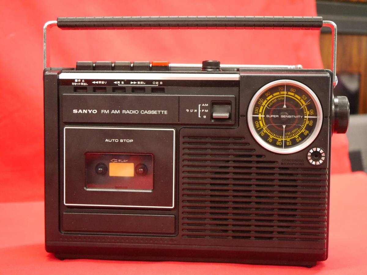 ! Showa Retro SANYO MR 2002 FM/AM2 band antique radio cassette recorder [ operation goods ]!