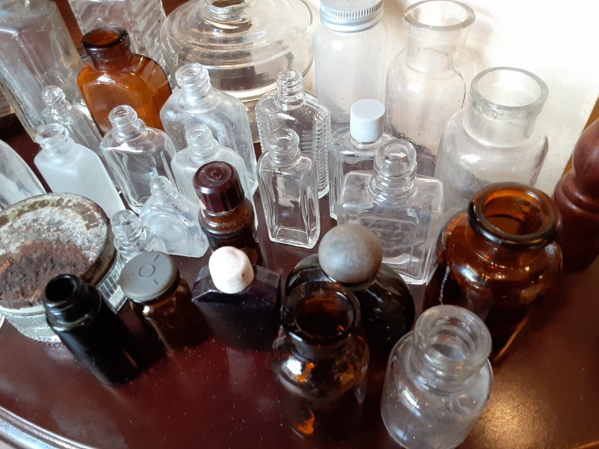 古道具 小さい 瓶 昭和 レトロ 薬瓶 化粧品 硝子 ガラス_画像2
