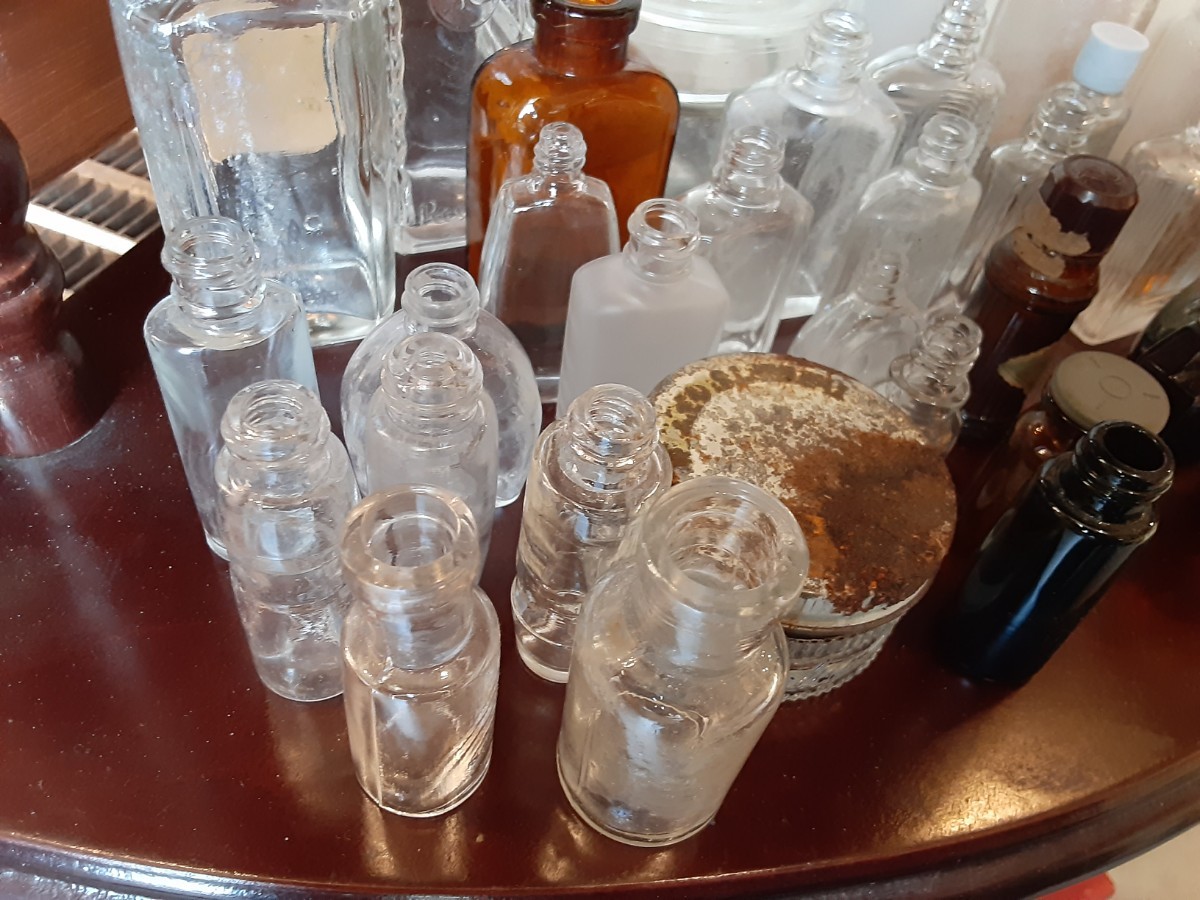 古道具 小さい 瓶 昭和 レトロ 薬瓶 化粧品 硝子 ガラス_画像3