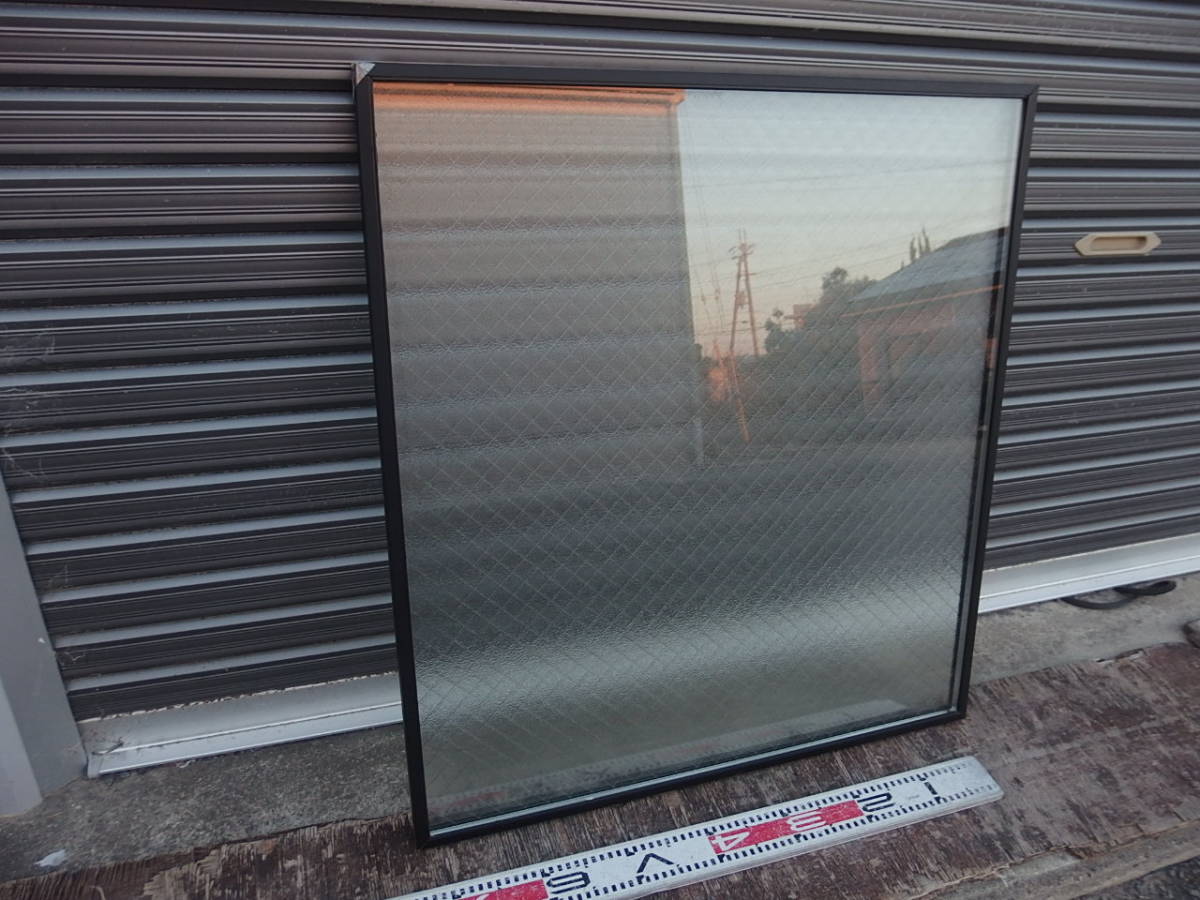 引取限定 YKK ペアガラス ワイヤー入り 型 カスミ ペアガラス 755mm×821ｍｍ_室内側