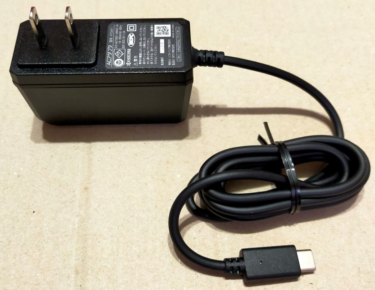 новый товар не использовался! SoftBank оригинальный товар USB модель C AC адаптер номер образца KYCAV1 Kyocera смартфон DIGNO мобильный телефон 3 для зарядное устройство! быстрое решение! бесплатная доставка!