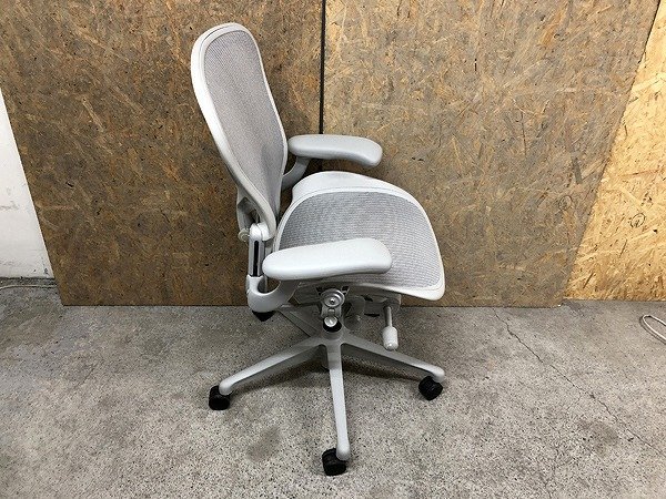 CUG16338大 Herman Miller アーロンチェア リマスタード ポスチャーフィットSL Bサイズ 直接お渡し歓迎_画像2