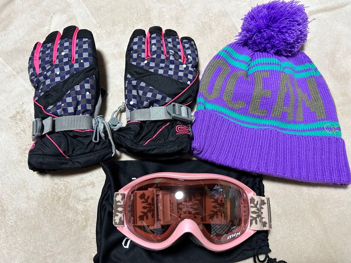 新品即決 スキーウェア スキーウェア帽子と手袋 黒×水玉Mサイズ 上下