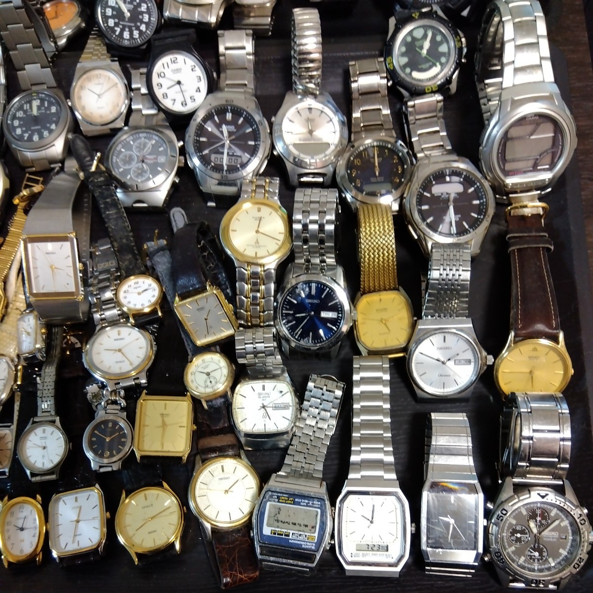 腕時計まとめて SEIKO CITIZEN CASIO G-SHOCK ALBA Swatch RADO DIESEL NIXON ORIENT ELGIN FURLA TECHNOS など合計400個ジャンク_画像2