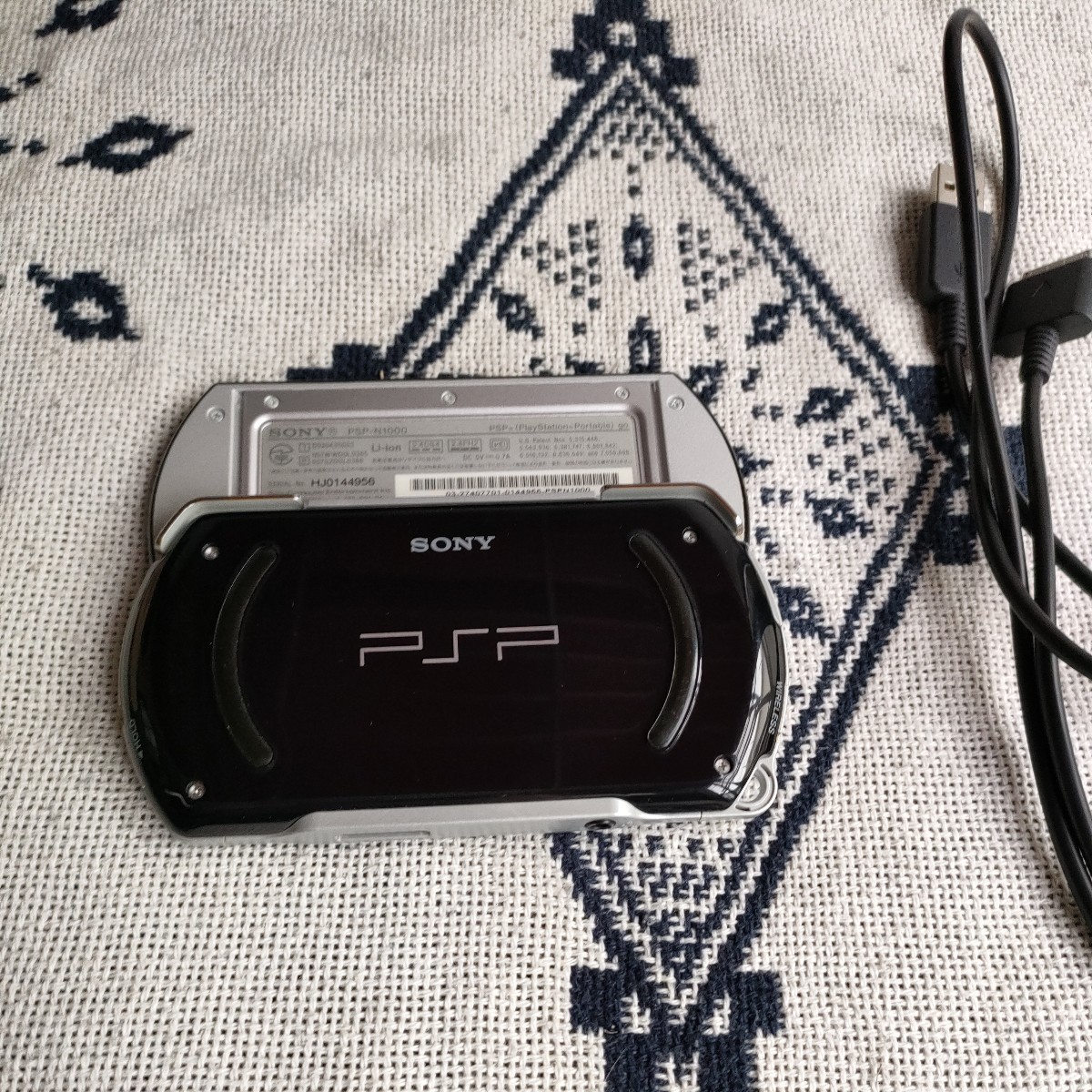 SONY PSP go 使用感あり 充電ケーブル付き ソニー PSP-N1000 PSPgo_画像4