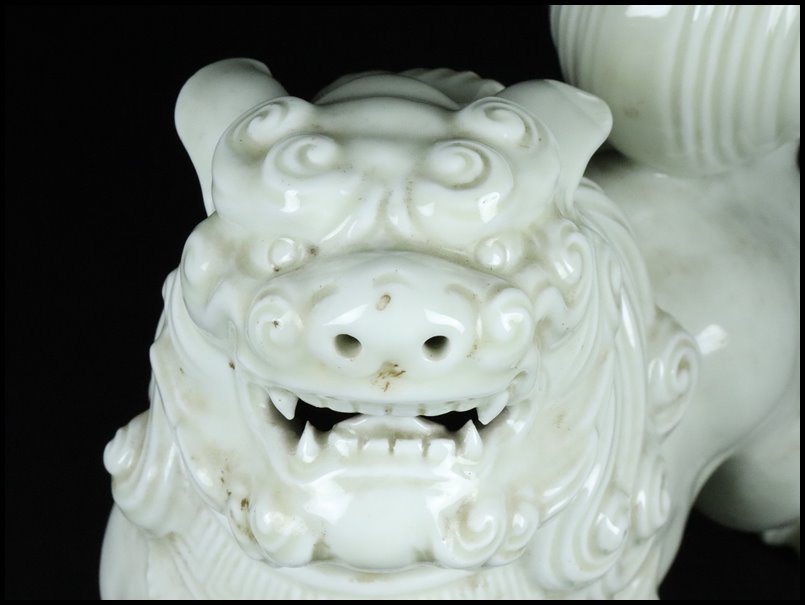 【奇】時代物 鍋島焼 白磁 獅子 置物 古陶磁製 骨董品 古美術品_画像4