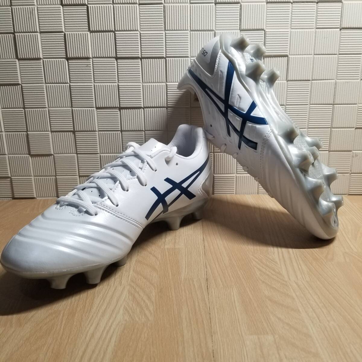 送料無料・新品未使用！！アシックス asics サッカーシューズ スパイク / DS LIGHT CLUB WIDE / 3Eワイド 定価8200円 24.5ｃｍ_画像5