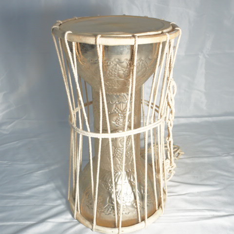 トーキングドラム パキスタン製 太鼓 パーカッション 全長約42cm 植物装飾柄 民族楽器/100サイズ_画像1