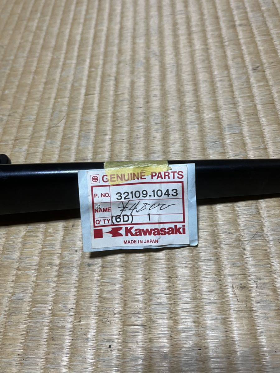 ★即決 KAWASAKI Gpz400F デッドストック品 タンデムクラブバー 未使用品(検Z400GP Z400GP ゼファー400 Z400FX Z1 Z2 ZRX400 Z900RS BEETの画像2