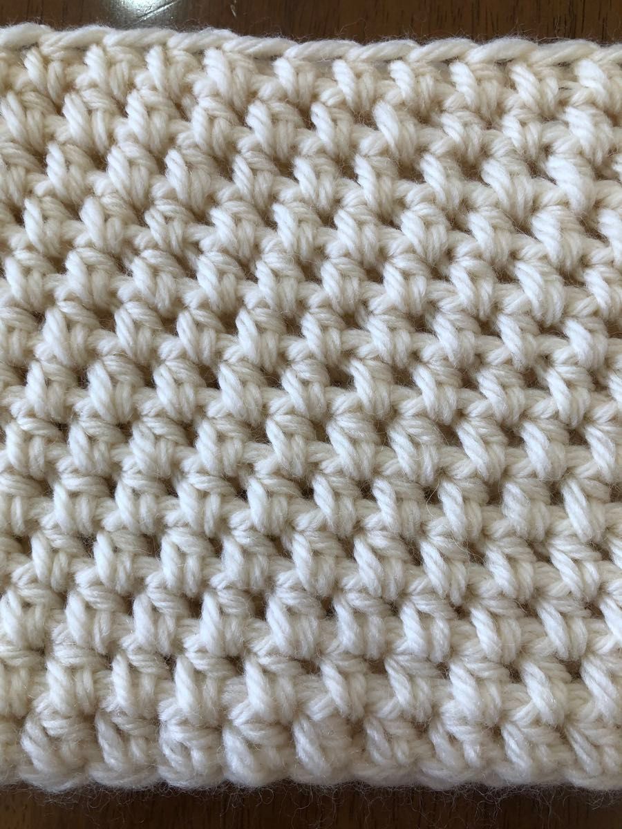 暖かい手編みスヌード　ウール100% 生成り色