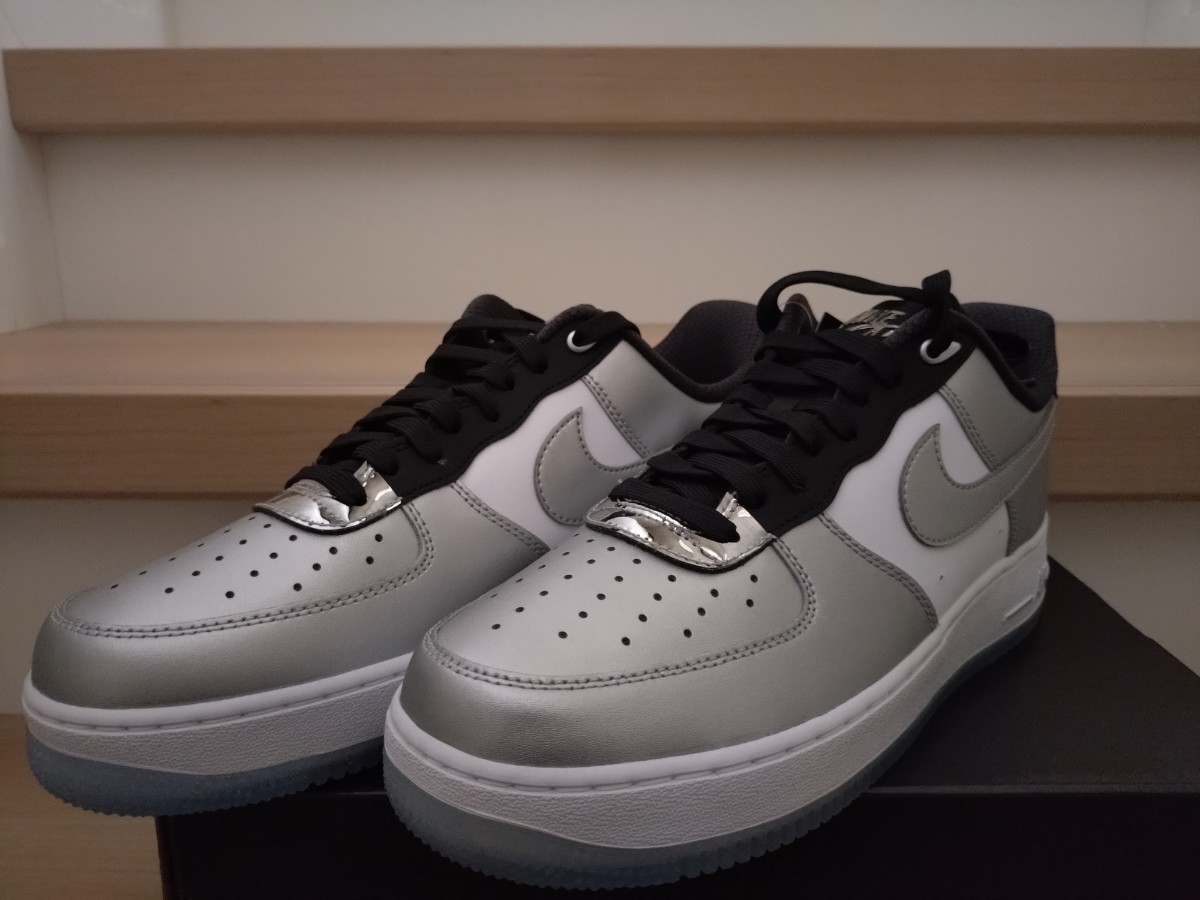 NIKE AIR FORCE1 LOW 1 07 SE 銀 シルバー 白 黒 WMNS 29cm ナイキ フォース ワン メンズ　28cm_画像2