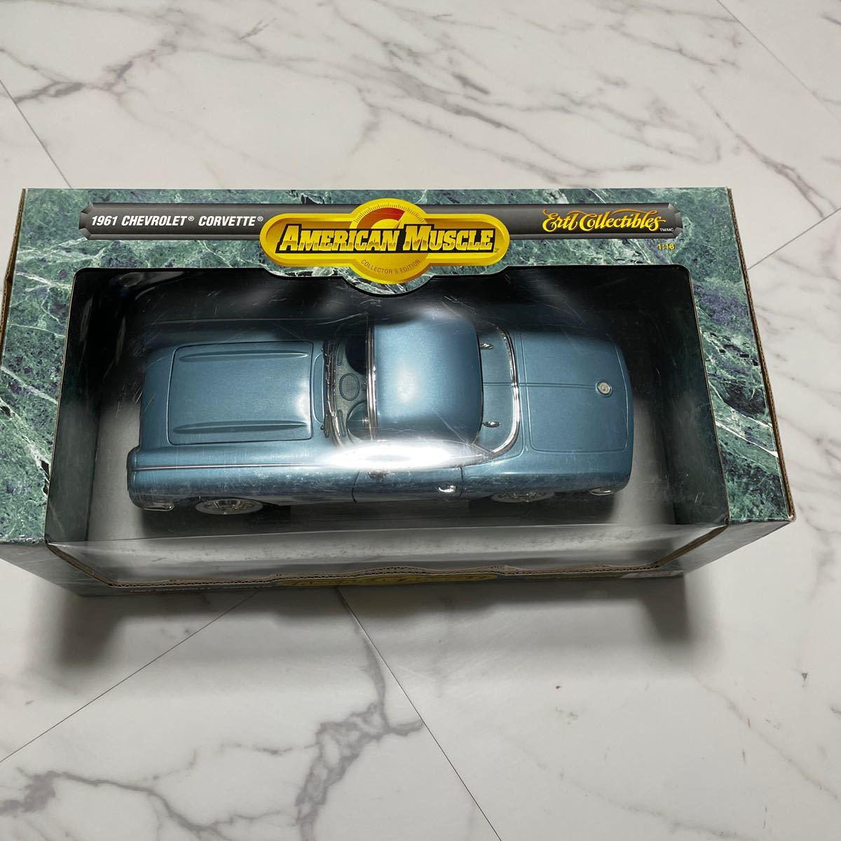 《箱付き》【1/18スケール】1961 Chevrolet Corvette American Muscle ミニカー 模型 コレクション放出 メタルダイキャスト シボレー_画像2
