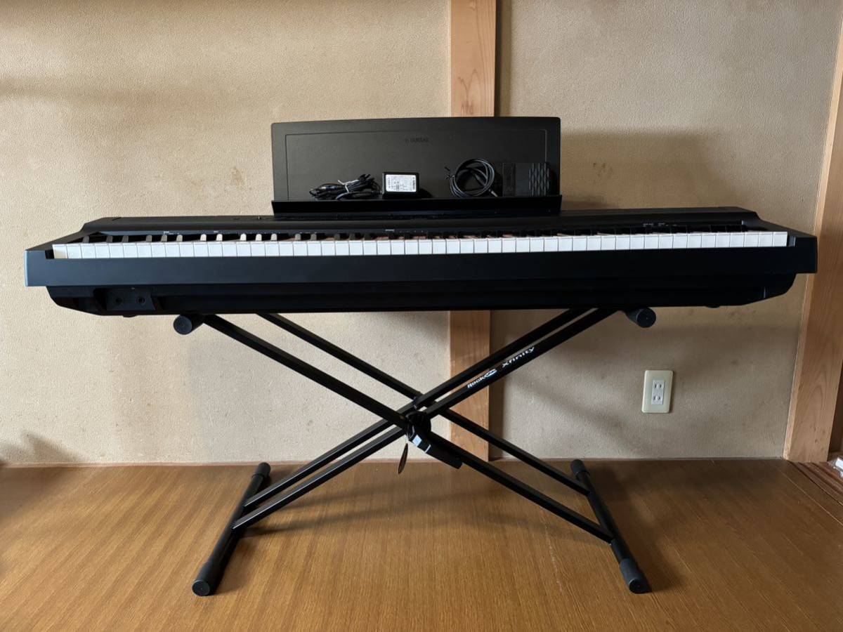 (引き取り限定)YAMAHA ヤマハ 電子ピアノ P-125ブラック 88鍵盤 譜面台、ペダル、ACアダプタ、説明書、スタンド付属_画像1