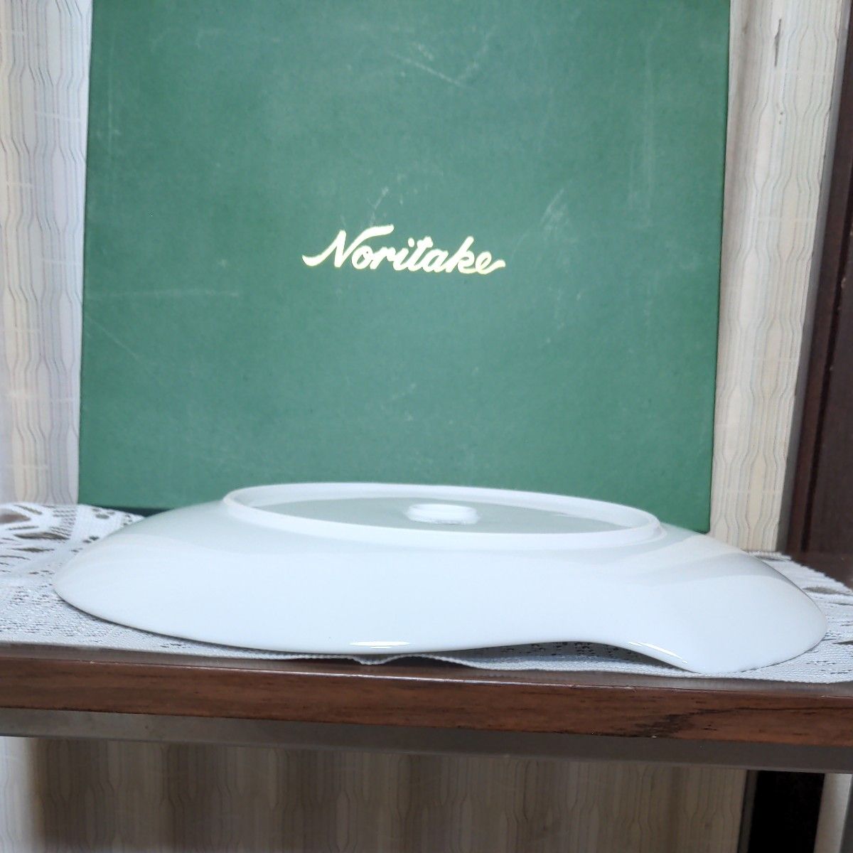Noritake　業務用　ホワイトアラカルトプレート　 ディッシュラウンド　パーティー用　　美しく流れるウェーブ　未使用品　