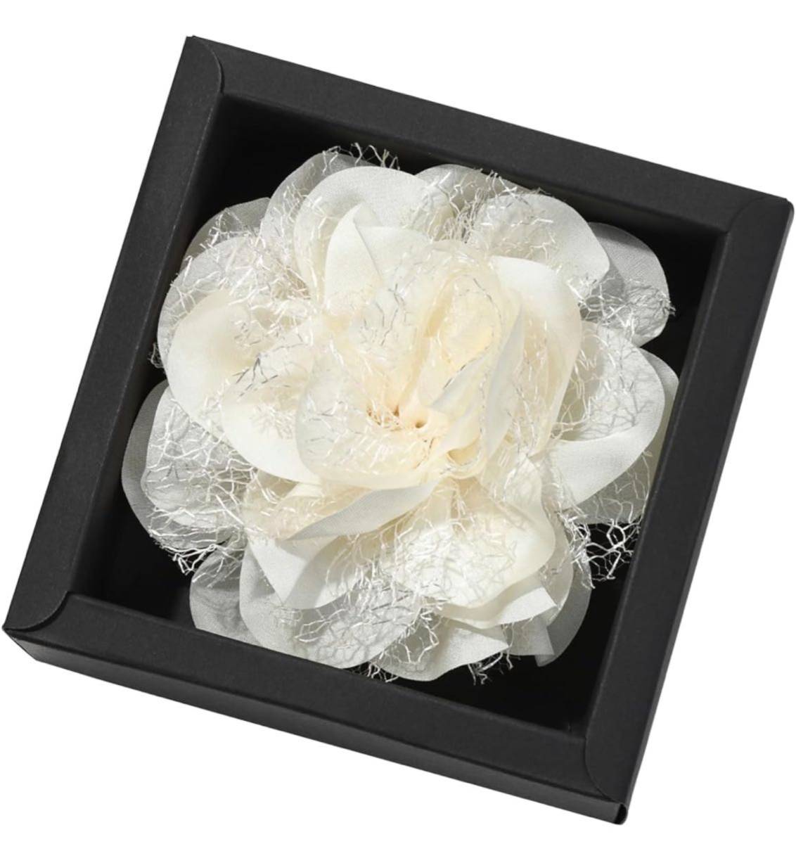  букетик цветок цветок украшение довольно большой брошь церемония окончания входить . тип церемония формальный жакет костюм подарок свадьба . называется платье 