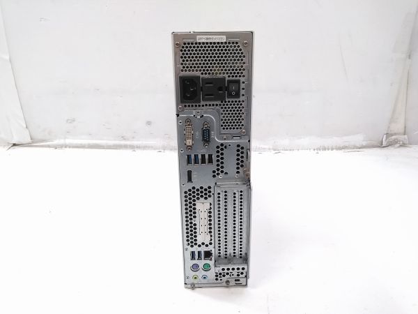 ♪ジャンク FUJITSU 富士通 ESPRIMO D586/MX FMVD15018P 詳細スペック不明 E021302A @100♪_画像4