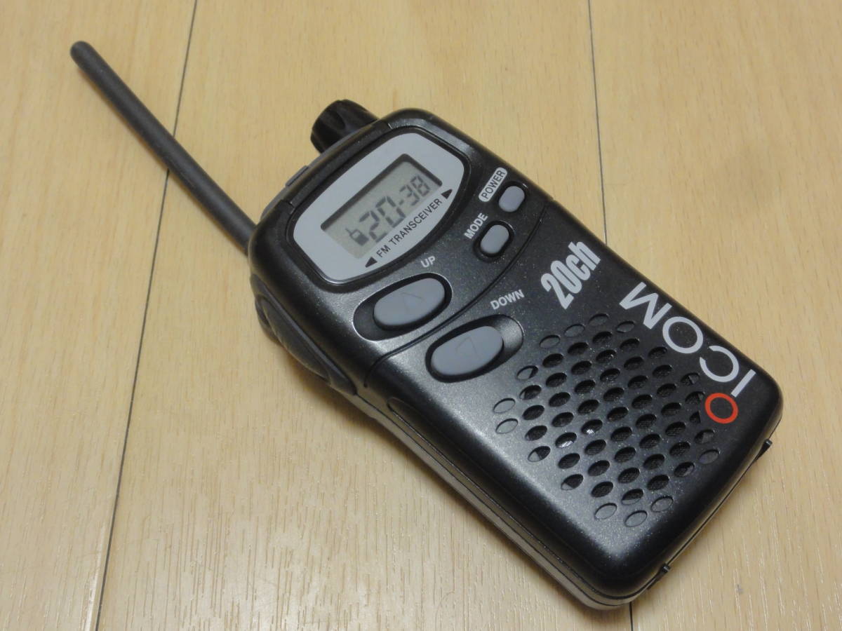 【美品】ICOM アイコム 20ch 特定小電力トランシーバー IC-4008W　JIS保護等級4防まつ形に相当 20チャンネル　.　.　_画像1