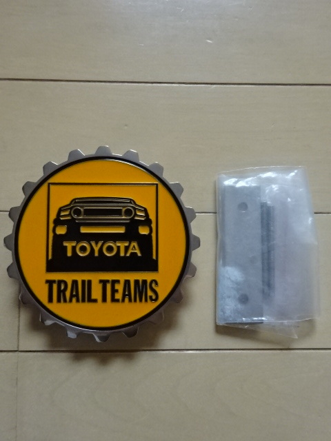 中古品【FJ CRUISER】TRAIL TEAMS グリルバッジ (FJクルーザー,トレイルチームエディション)の画像1