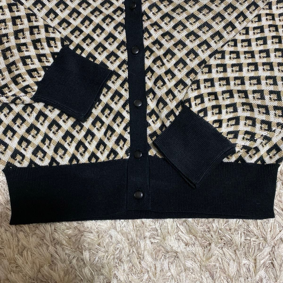 新品タグ付ウールのダイヤニットカーデ GRL(グレイル)の「ダイヤ柄ニットカーディガン」 - PARTE