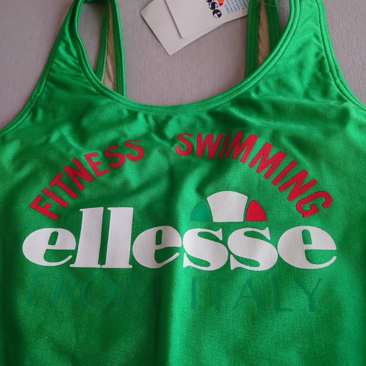 （未使用品）ellesse エレッセ レディーススポーツ水着 練習用競泳水着 Mサイズ グリーン 光沢生地 ゴールドウイン製 当時物 コスプレ_画像3