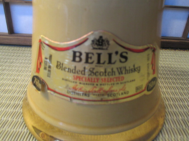 《和》古酒　未開栓　BELLS ベルズ Blended Scotch Whisky スコッチウイスキー ベル型 陶器ボトル 750_画像2