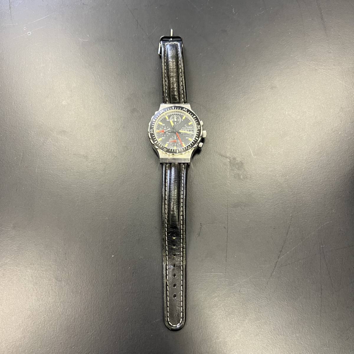 1円スタート【稼動品】Sinn ジン クロノグラフ 89504 アクセサリー 小物 腕時計 時計 メンズ ブラック 自動巻き 中古_画像2