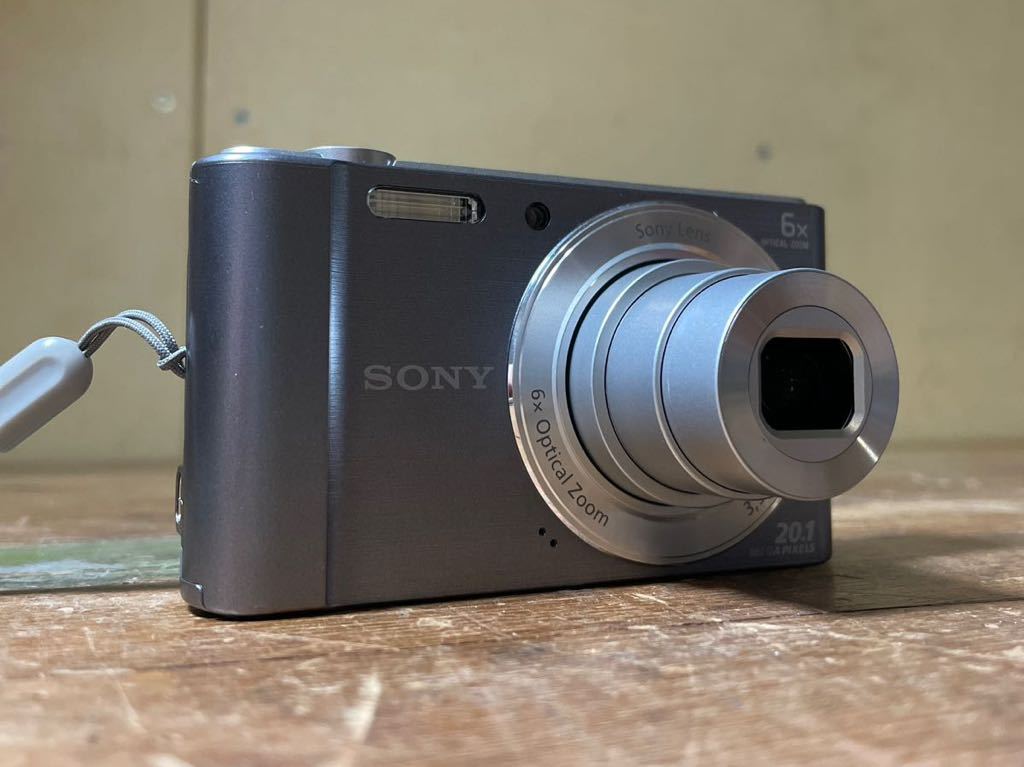 ゼR#99(DH) 動作品 SONY コンパクトデジタルカメラ Cyber-shot DSC-W810 バッテリー 充電コード ケース 付き _画像1