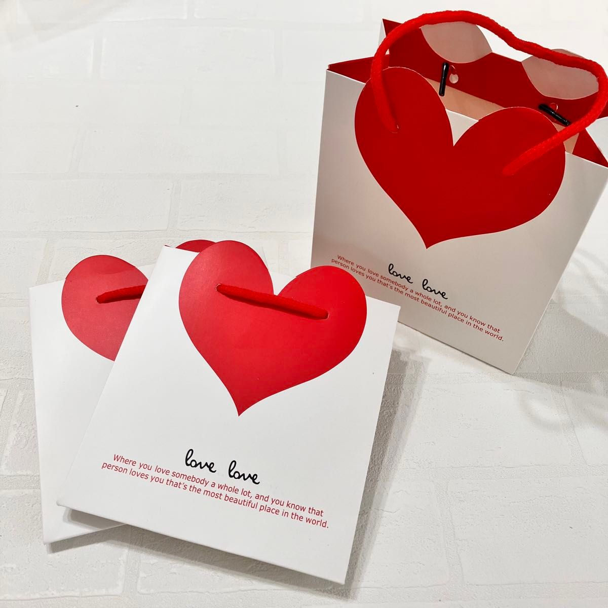 紙袋　ラッピング　袋　ギフトバッグ　バレンタイン　プレゼント　手提げ　かわいい　ハート　手作り　まとめ売り　セット　映え　人気　