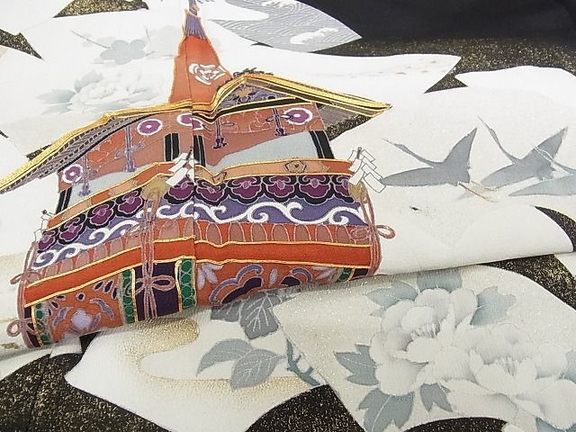 平和屋川間店■豪華黒留袖　作家物　駒刺繍　地紙花鳥文　山車　着丈163cm　裄丈65cm　正絹　逸品　B-ey2679_画像5