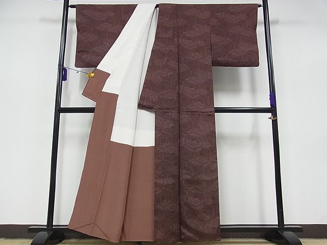 平和屋川間店■本場染大島紬　変わり亀甲文　着丈158cm　裄丈66cm　正絹　逸品　B-wt6365_画像3