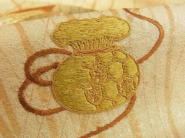 平和屋川間店■訪問着　駒刺繍　扇面宝尽くし花文　金彩　着丈157cm　裄丈63cm　正絹　逸品　B-ey3916_画像6